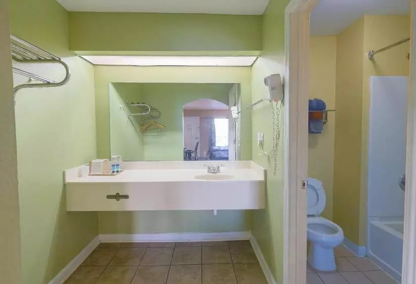 身障者適用キングサイズベッドルーム, OYO Hotel Brownsville TN I-40