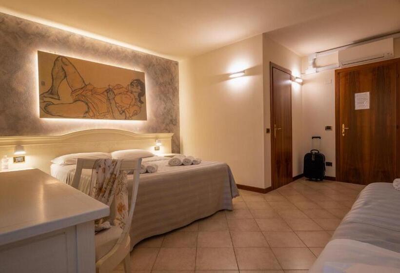 غرفة قياسية ثلاثية, San Lorenzo