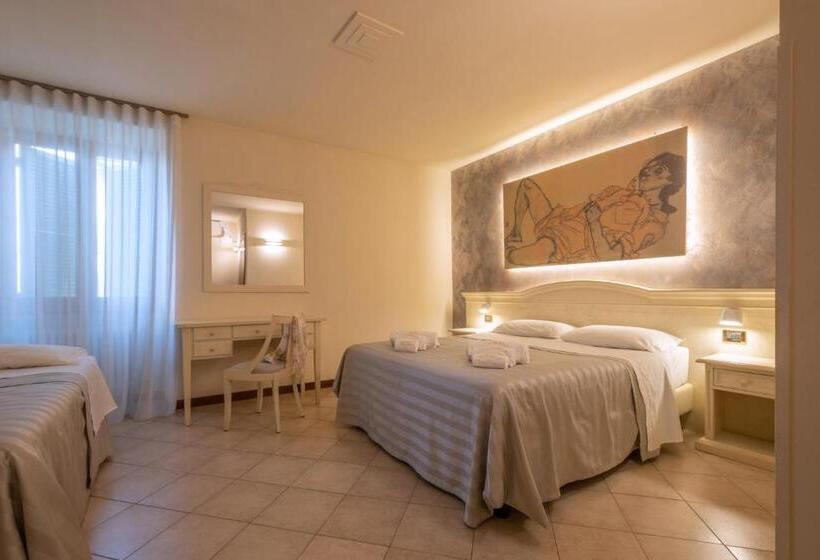 غرفة قياسية ثلاثية, San Lorenzo