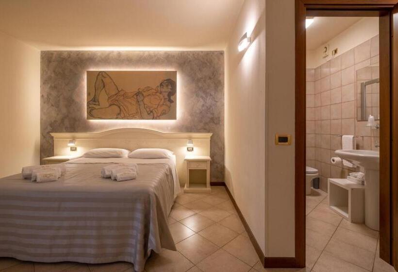 غرفة قياسية ثلاثية, San Lorenzo