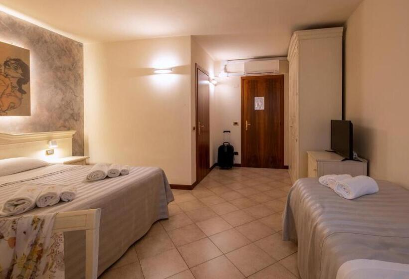 غرفة قياسية ثلاثية, San Lorenzo