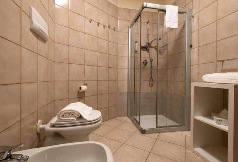 غرفة عائلية, San Lorenzo