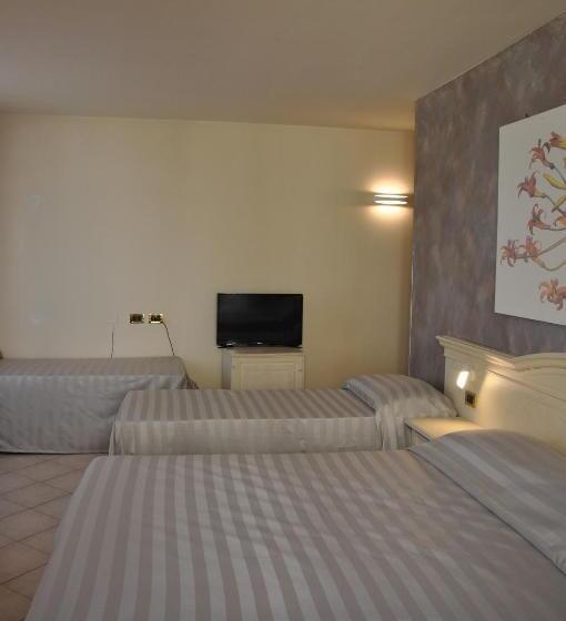 غرفة قياسية رباعية, San Lorenzo