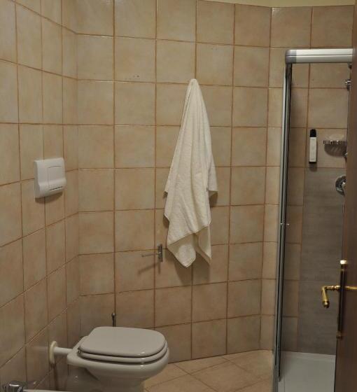 غرفة قياسية رباعية, San Lorenzo