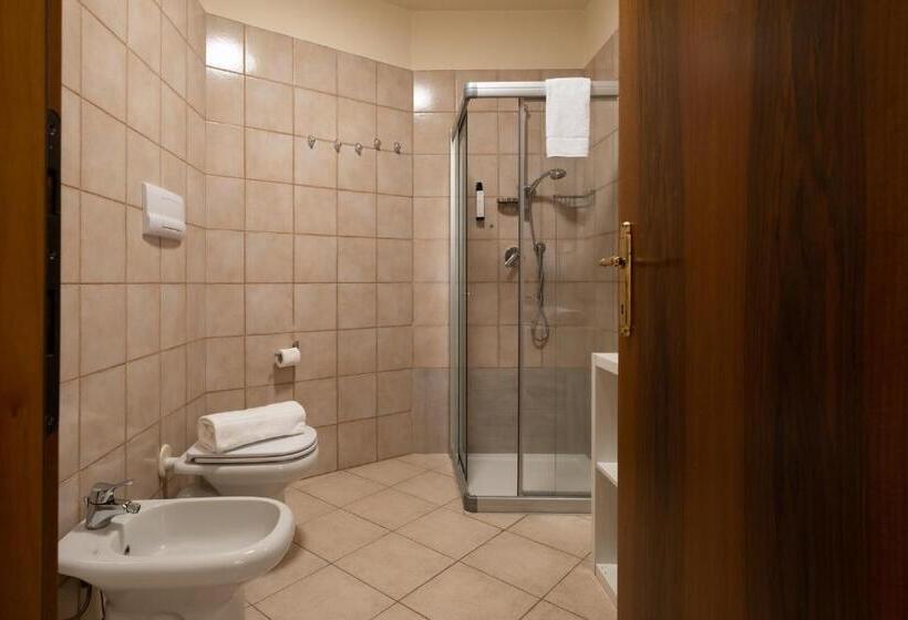 غرفة عائلية, San Lorenzo