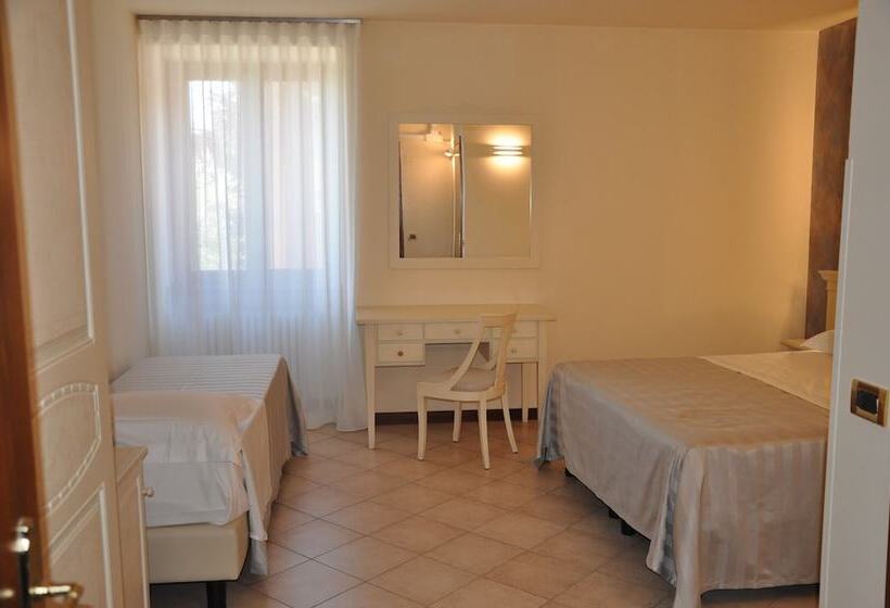 غرفة قياسية ثلاثية, San Lorenzo