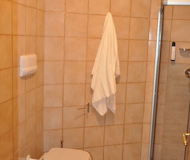 غرفة عائلية, San Lorenzo