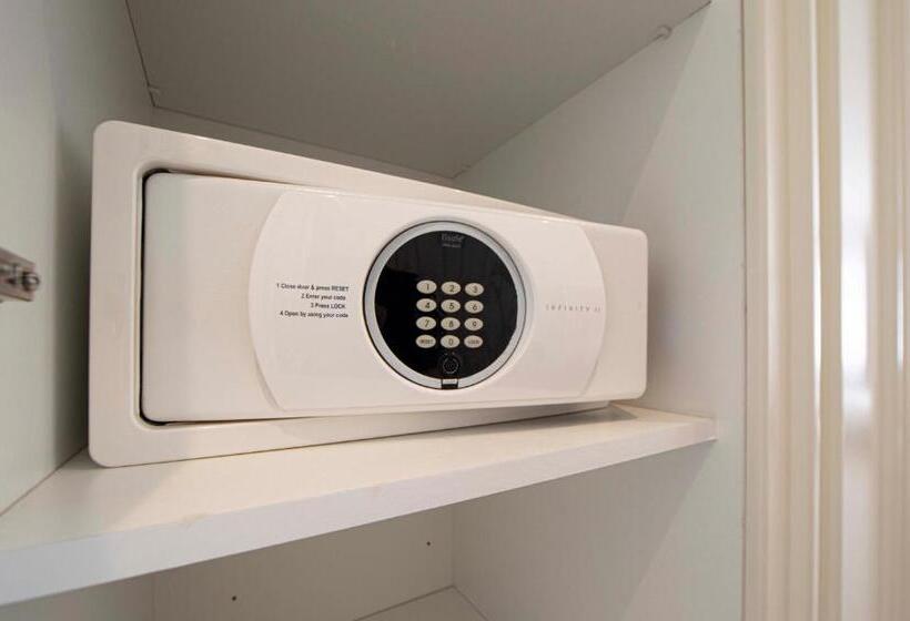 标准间, Sapphire City