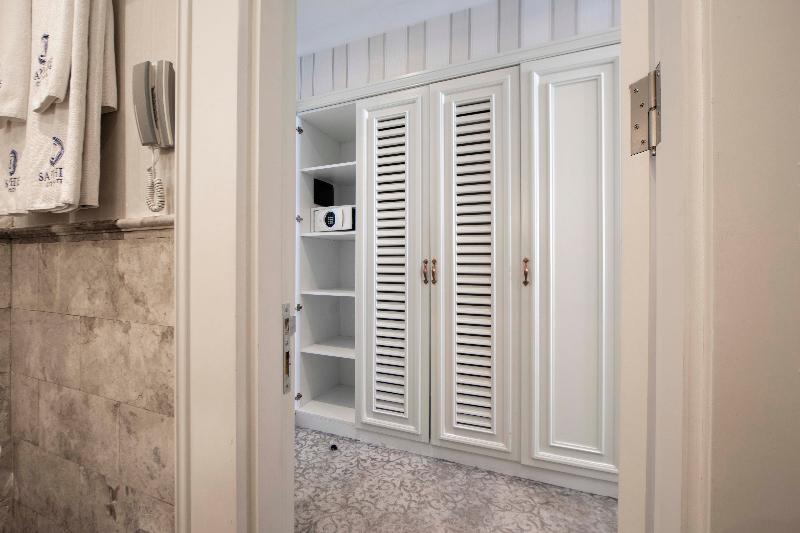 标准间, Sapphire City