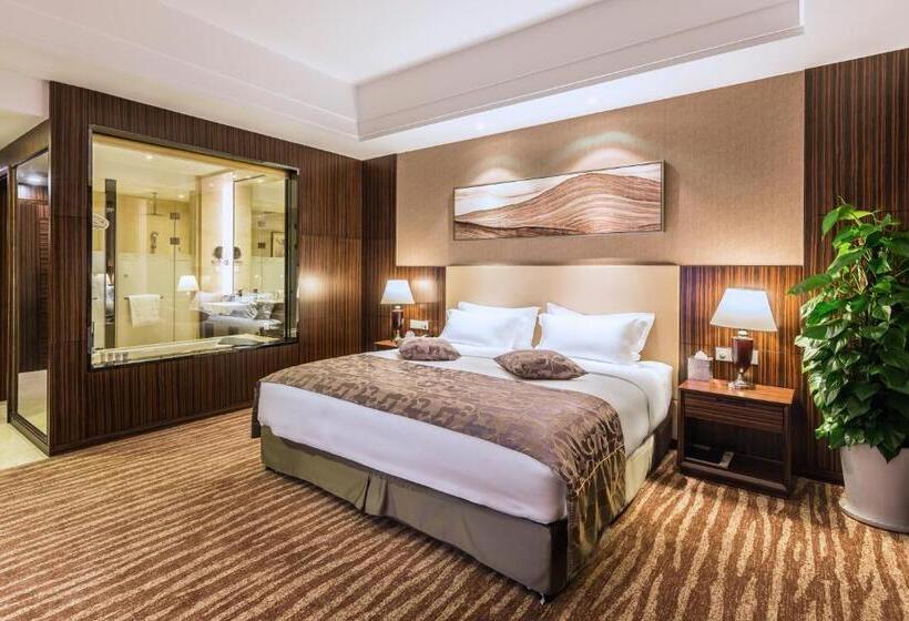 带大床的豪华间, Grand Mercure Qingdao Airlines