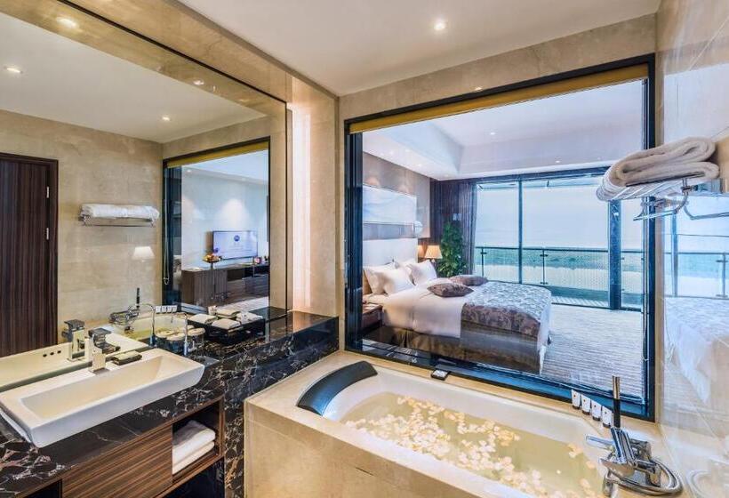 Номер Superior Вид на Море, Grand Mercure Qingdao Airlines