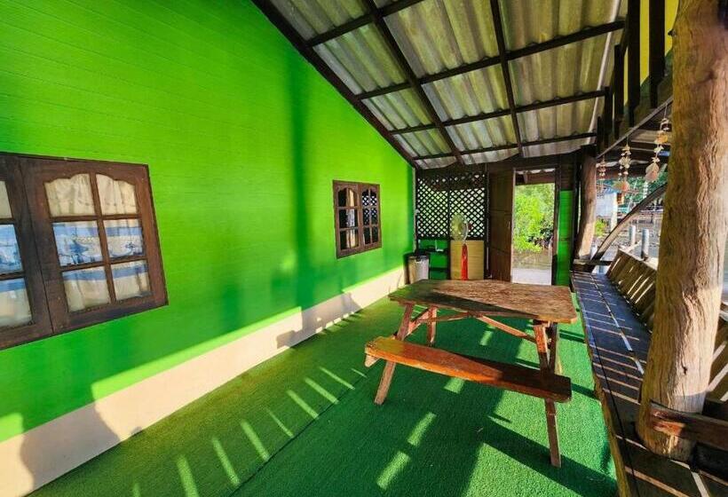 غرفة عائلية ذات إطلالة جانبية على البحر, Banmae Resort Kohchang