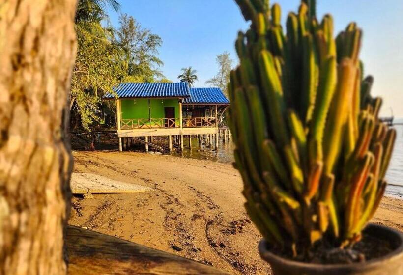 Семейный Номер Боковой Вид на Море, Banmae Resort Kohchang