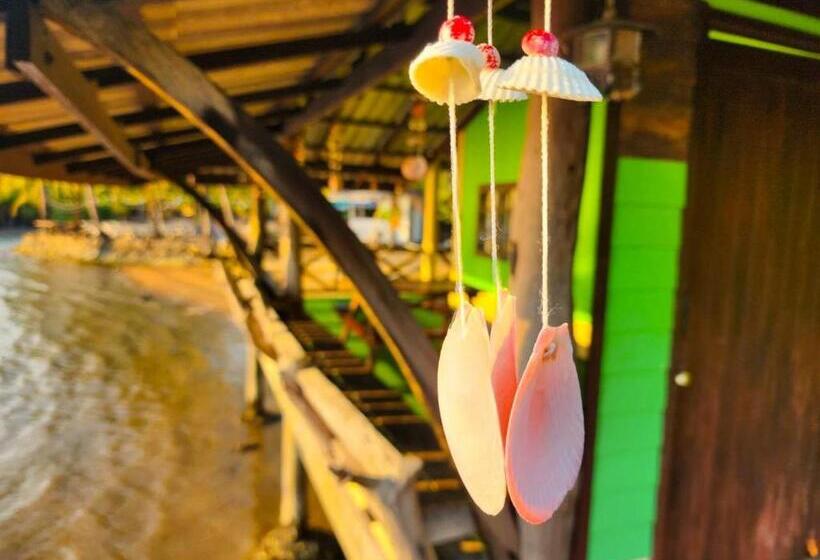 غرفة عائلية ذات إطلالة جانبية على البحر, Banmae Resort Kohchang