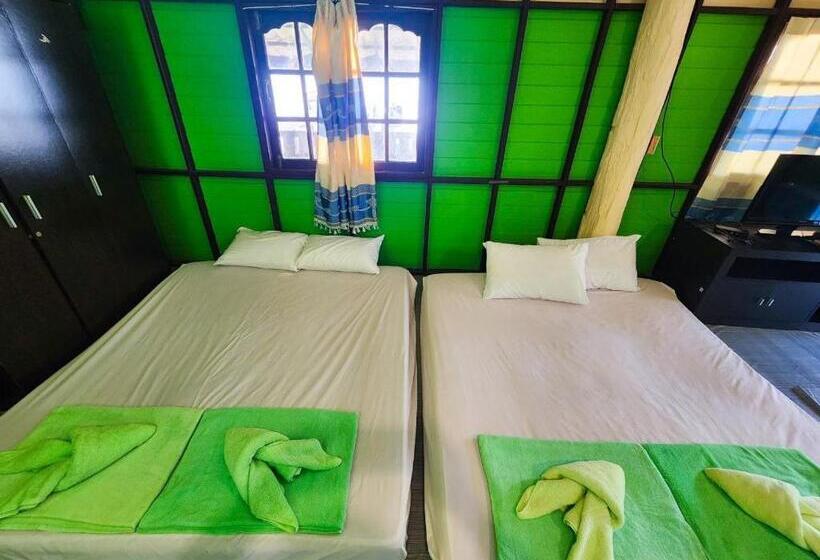 غرفة عائلية ذات إطلالة جانبية على البحر, Banmae Resort Kohchang