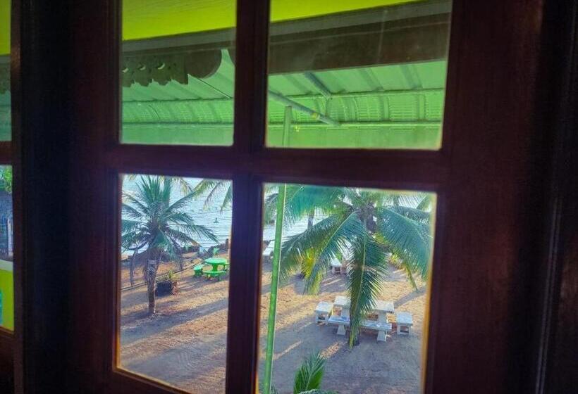 غرفة عائلية مطلّة علي البحر, Banmae Resort Kohchang