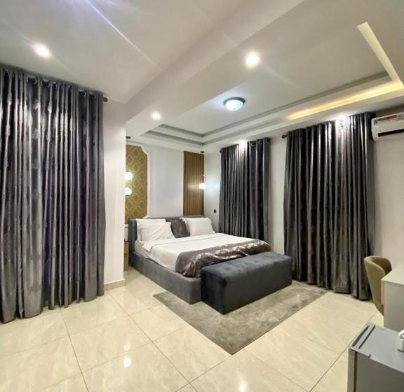 اتاق لوکس با تخت بزرگ, De Fivez