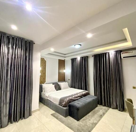 اتاق لوکس با تخت بزرگ, De Fivez