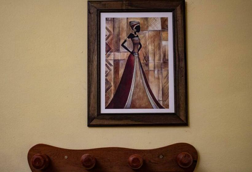 اتاق استاندارد چهار تخته, Elisa Posada