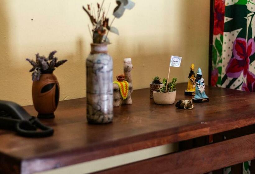 اتاق استاندارد چهار تخته, Elisa Posada