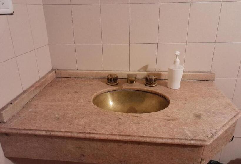 اتاق استاندارد چهار تخته, Elisa Posada