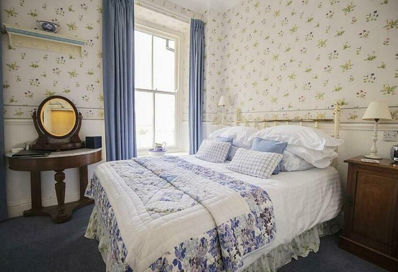 Номер Стандарт, The Old Rectory