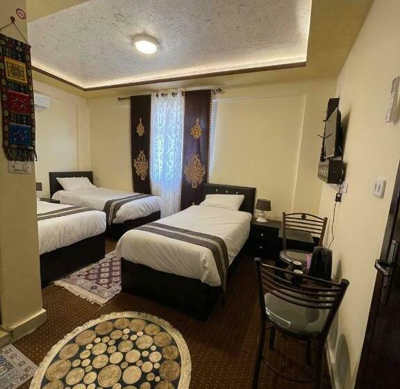 اتاق استاندارد سه نفره, Ad Deir Guesthouse
