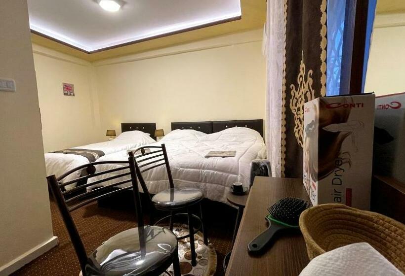 اتاق استاندارد سه نفره, Ad Deir Guesthouse