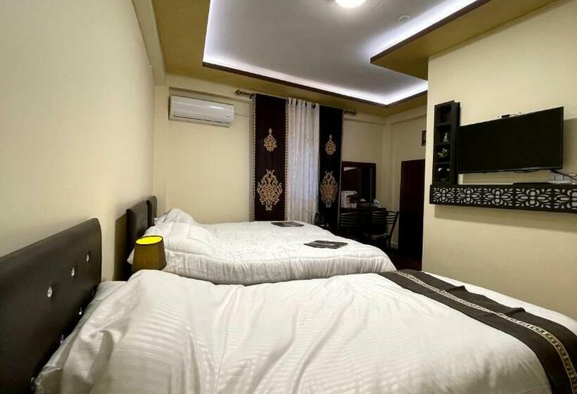 اتاق استاندارد سه نفره, Ad Deir Guesthouse