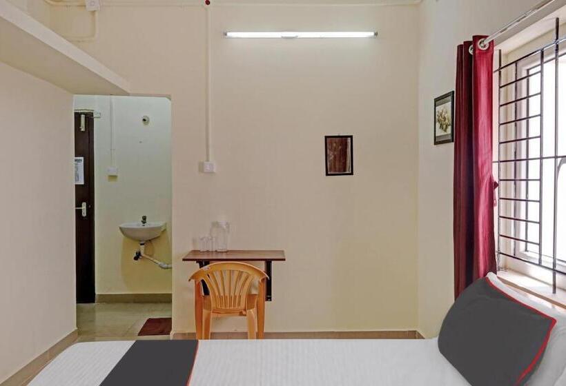 デラックストリプルルーム, Collection O Orchid Residency Medavakkam