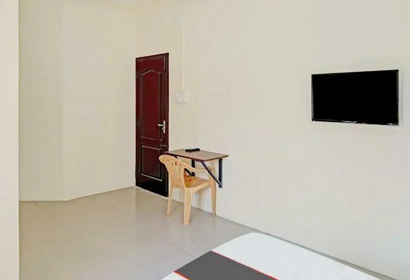 デラックストリプルルーム, Collection O Orchid Residency Medavakkam