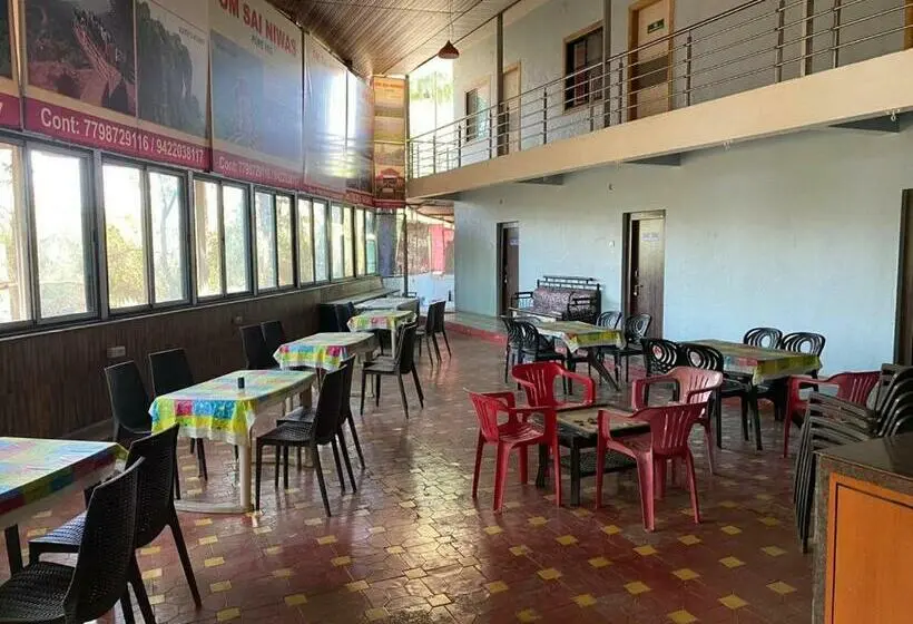 デラックスルーム, Param Hotel And Restaurant