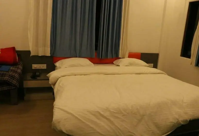 デラックスルーム, Param Hotel And Restaurant