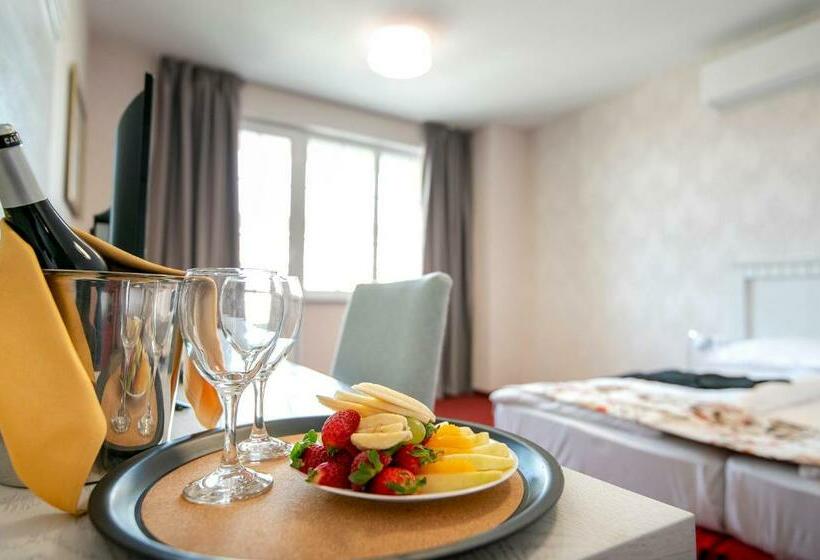 스탠다드 트리플 발코니 룸, хотел глемпинг алианс