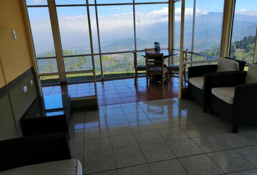 غرفة عائلية, Colinas Altavista