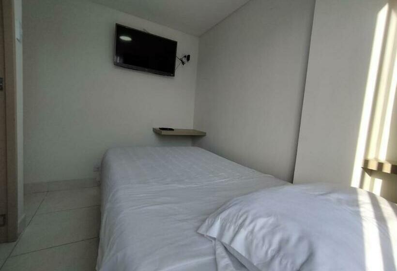 اتاق استاندارد یک نفره, Adel