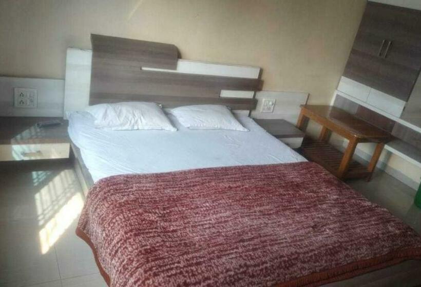 トリプルクラシックルーム, Pop Hotel Sudarshan