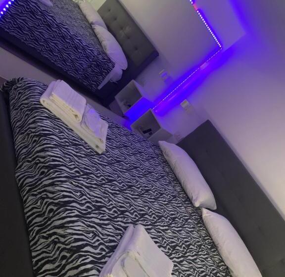 اتاق استاندارد, Visavi  Luxury Room