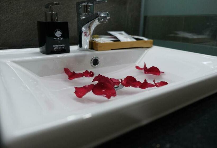 اتاق استاندارد, Phan Van 2