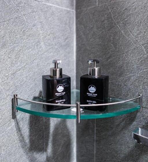 اتاق استاندارد با چشمانداز شهر, Phan Van 2