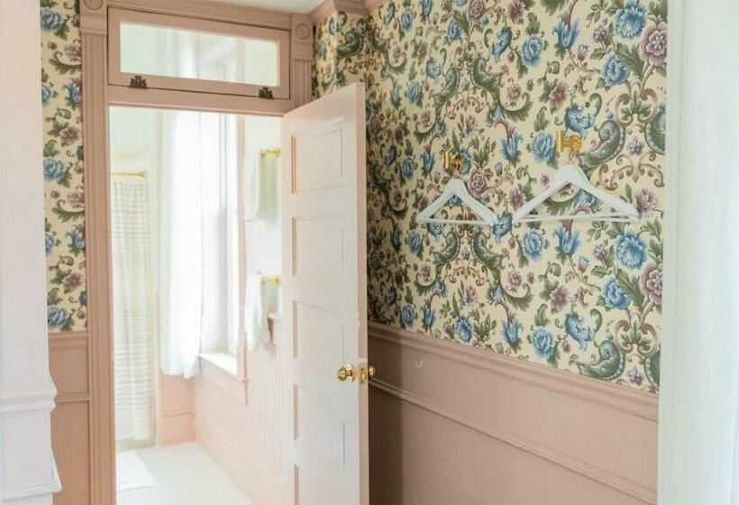 Студия Стандарт, Suite 4 Historic Art City Inn