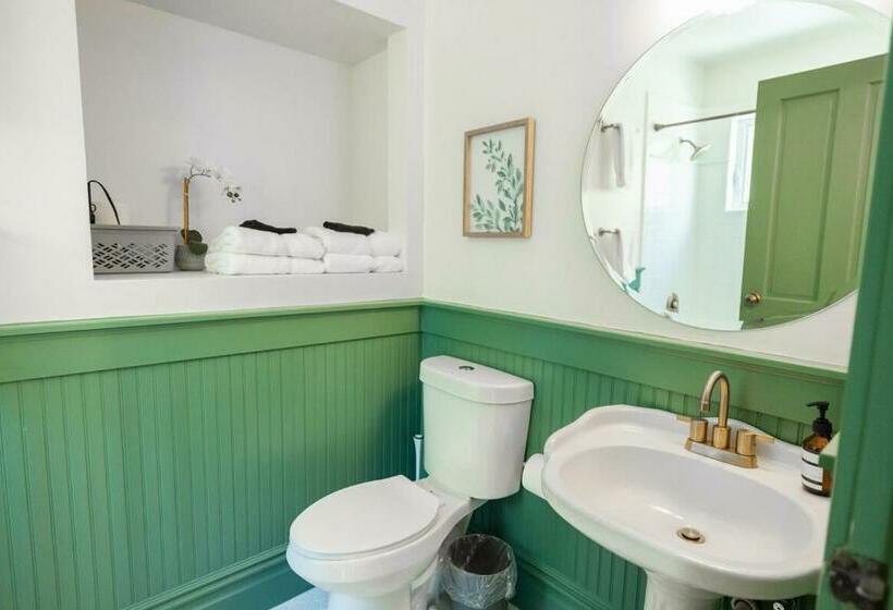 Студио Стандарт Кровать Кинг, Suite 9 Historic Art City Inn