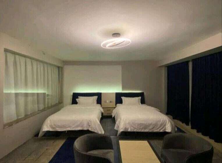 اتاق لوکس, Andijon International