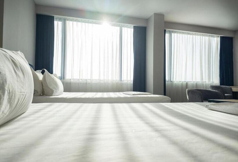 اتاق لوکس, Andijon International