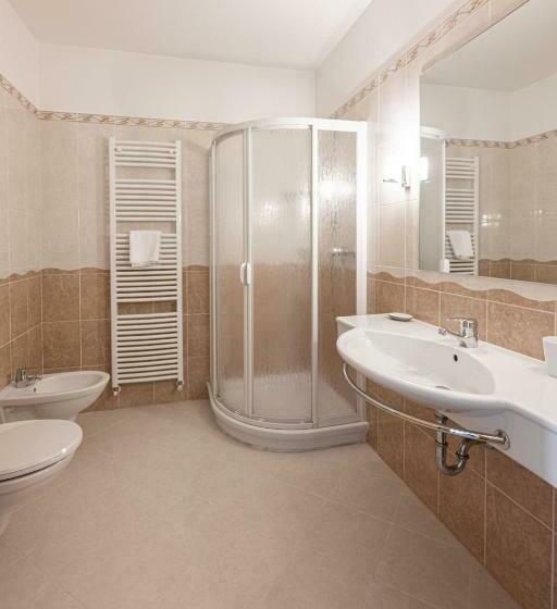 חדר משפחתי, Grünwald