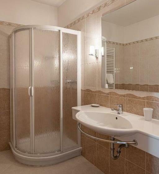 חדר משפחתי, Grünwald