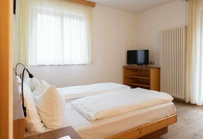 חדר משפחתי, Grünwald