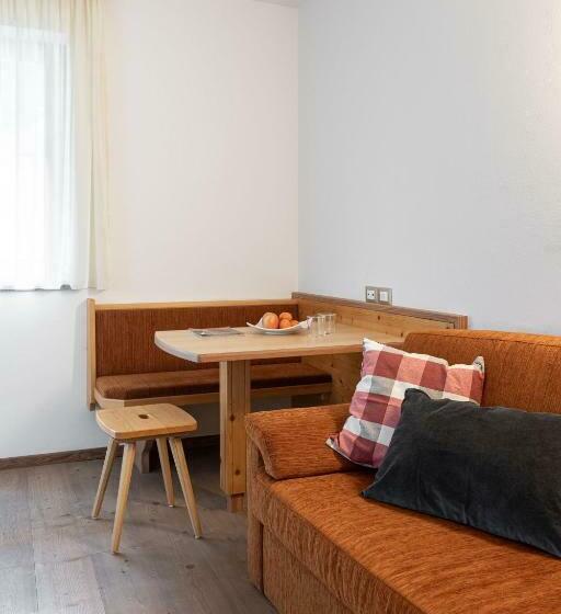 חדר משפחתי, Grünwald