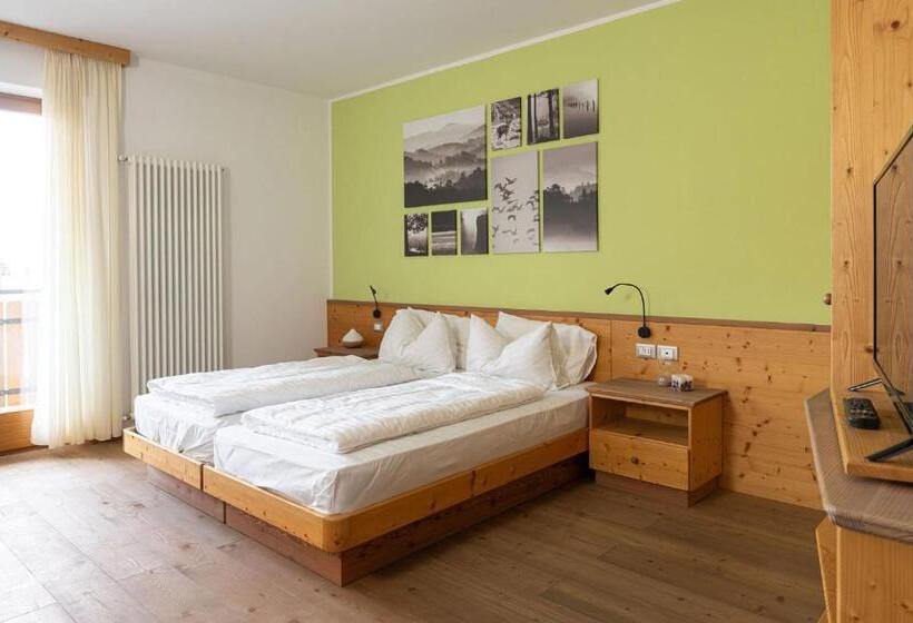 חדר משפחתי, Grünwald