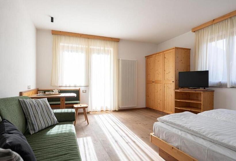 חדר משפחתי, Grünwald